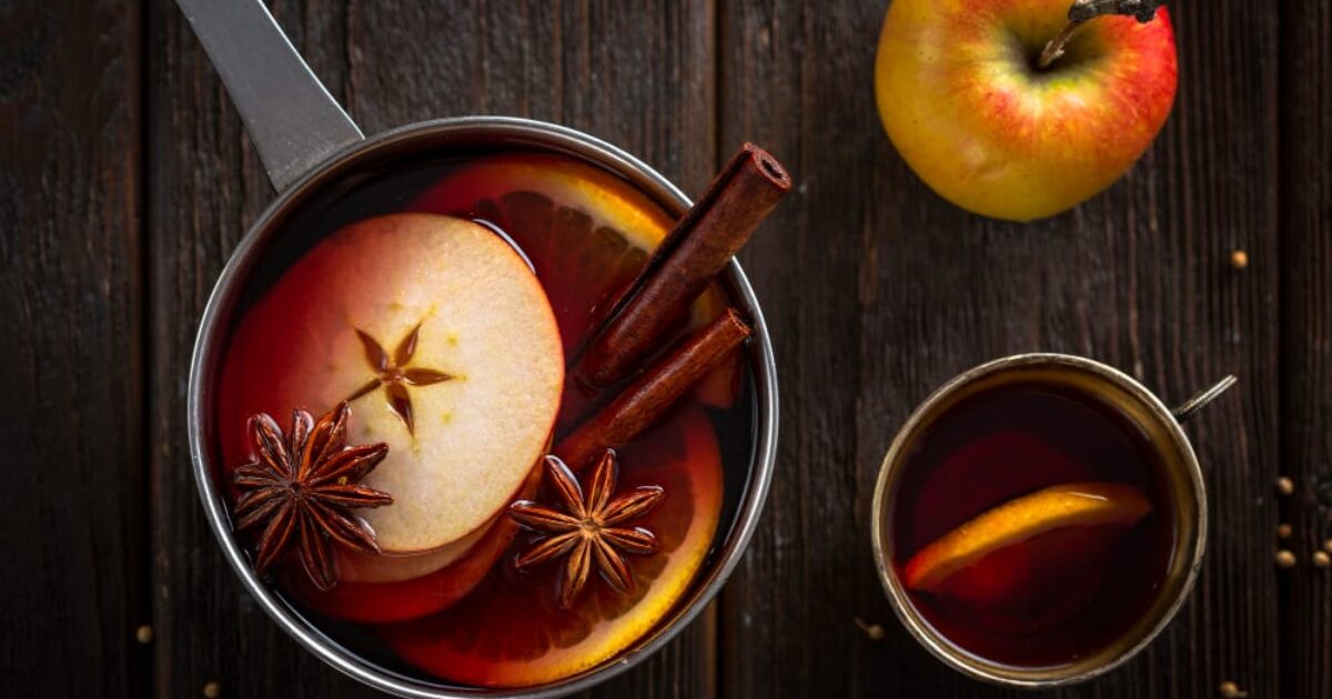 סיידר חם עם יין