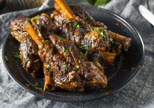 שוק טלה בבישול ארוך