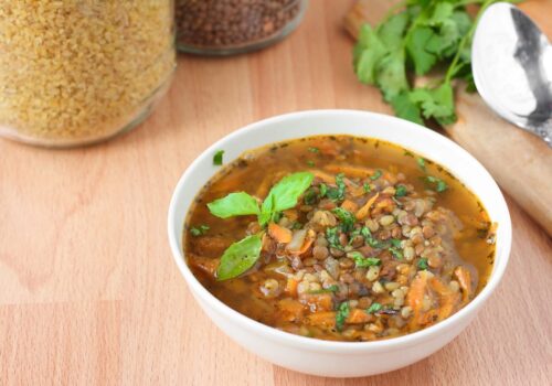 מרק עדשים כתומות ואורז