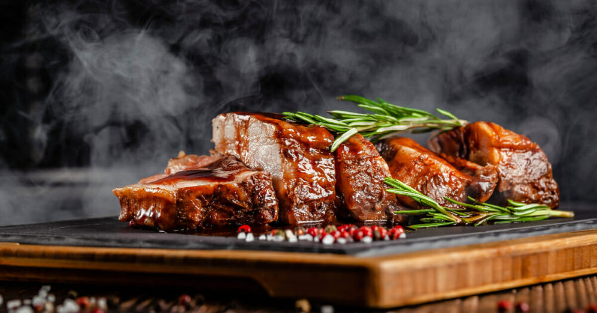 מתכון לצלעות בקר בבישול ארוך