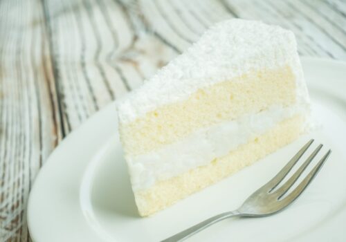 עוגה בחושה עם קרם קוקוס