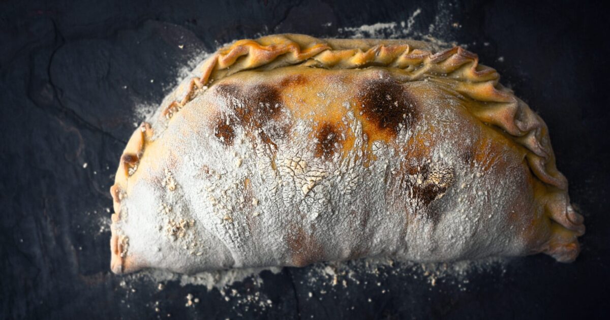 מאפה בשר טחון בבצק שמרים טרי ואוורירי